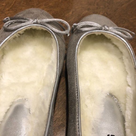 Chico's Silver Slip on Flats with Faux Fur Lining - Picture 6 of 6